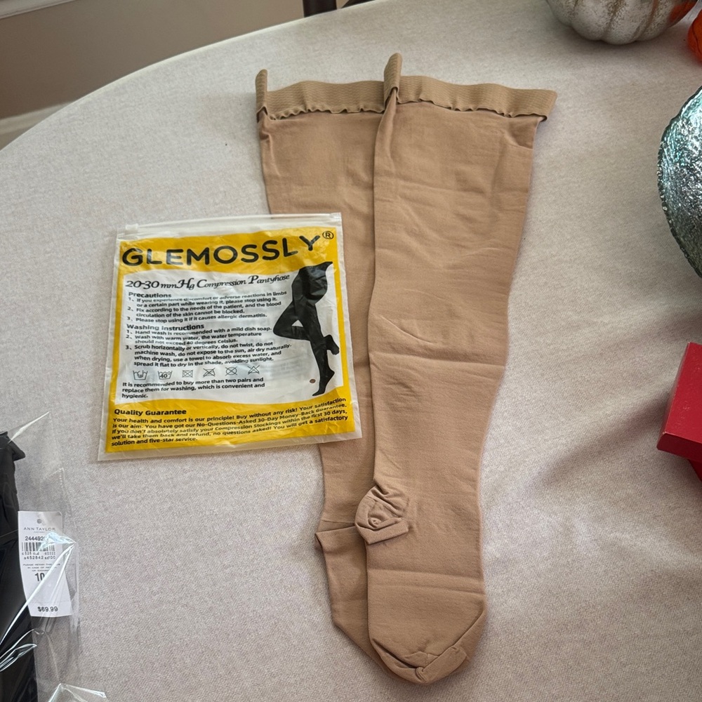 Women's Thigh High 30-40 mm Hg compression stockings NWT